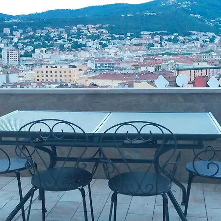Apartment Enes Con Terrazza Panoramica, Idromassagio Trieste